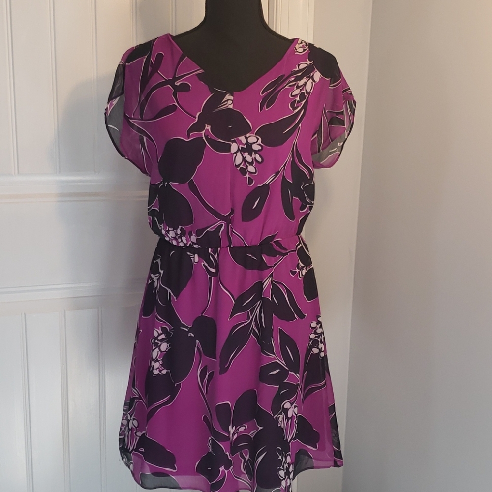 👗 Feminine Floral Dress